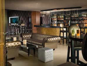 6 bars/lounges, 3 swim-up bars, 3 poolside bars