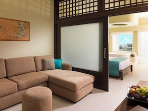 Egyptian cotton sheets, premium bedding, minibar (free items)