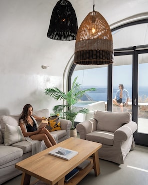Grand Honeymoon villa with hot tub and caldera view | Living area