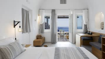 Double room with caldera view | Minibar, brankas, dan didekorasi berbeda-beda