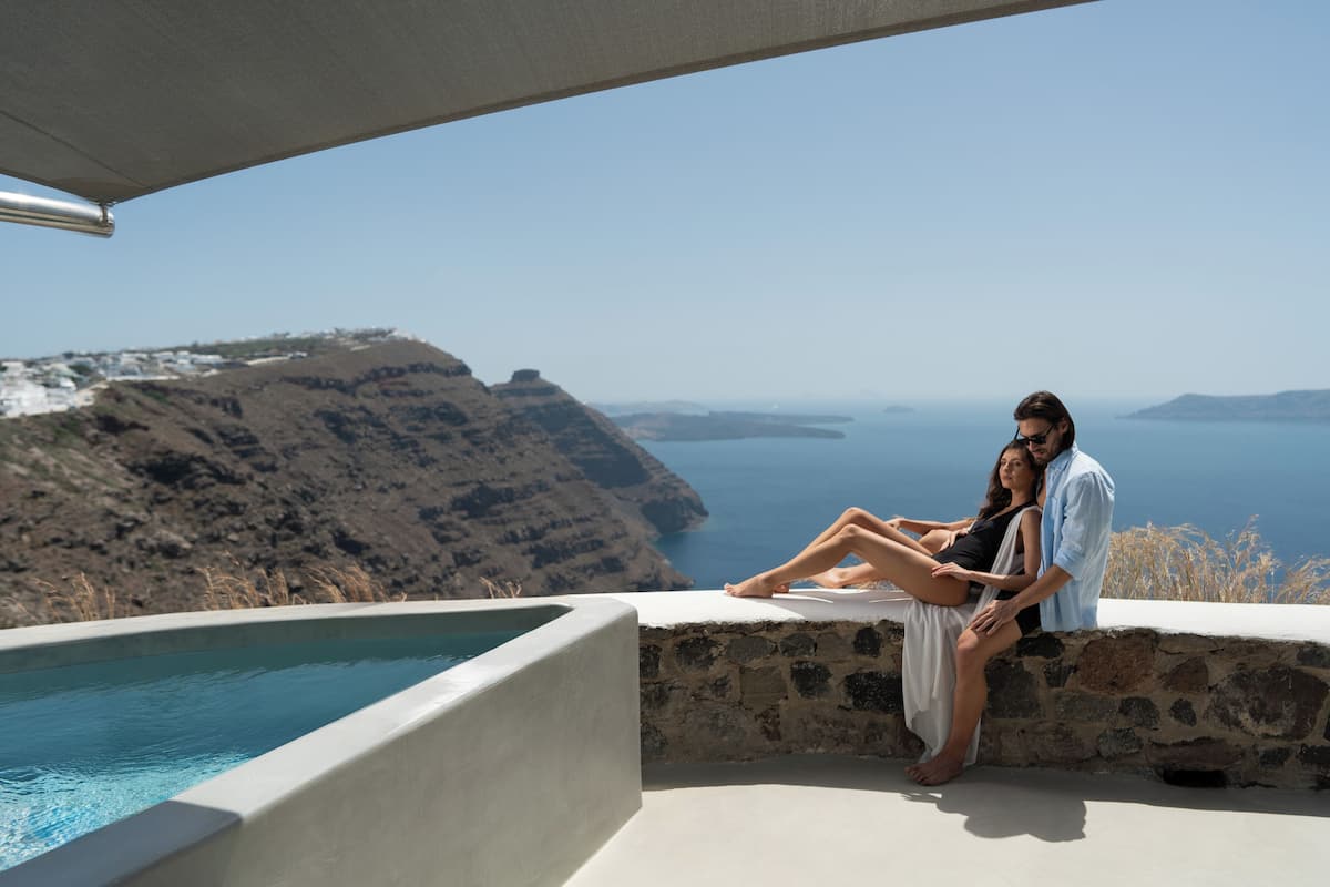 Grand Honeymoon villa with hot tub and caldera view | Terrace/patio