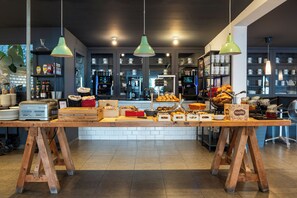 Daily buffet breakfast for a fee - Marina Bayview - Adults Only (Mogan)
