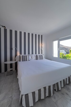 Rideaux occultants, fer et planche à repasser, Wi-Fi gratuit