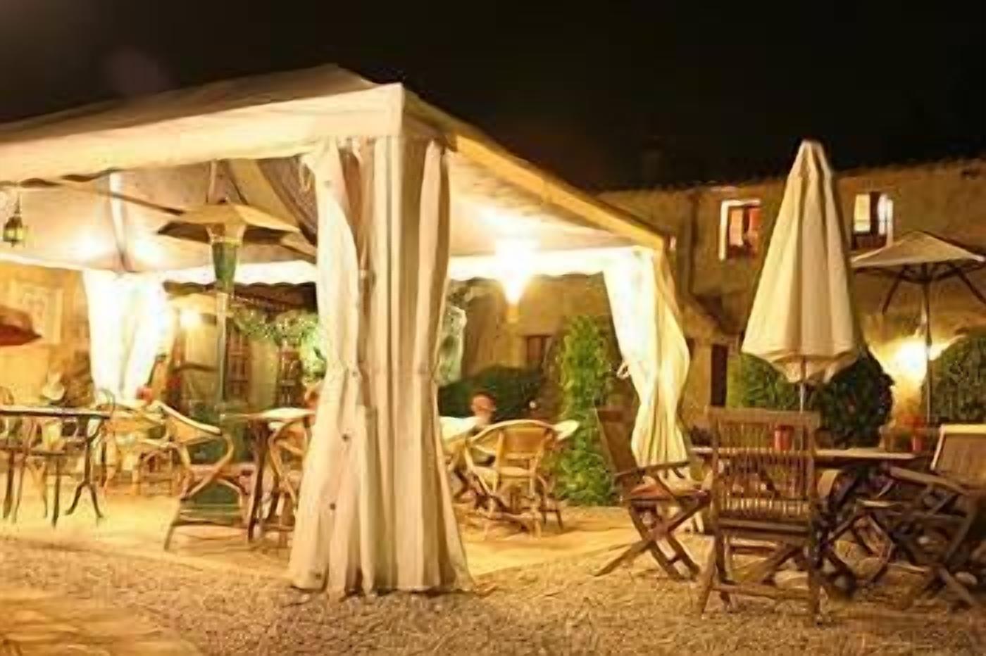 breakfast and dinner served, al fresco dining