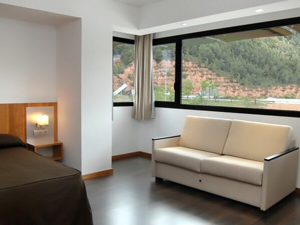 In-room safe, desk, soundproofing, free WiFi