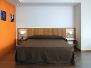 Caixa forta a l'habitació, escriptori i habitacions insonoritzades