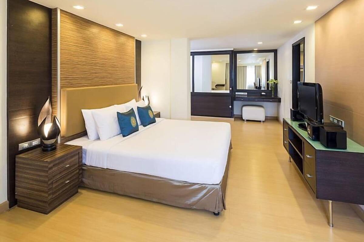 In-room safe, desk, blackout curtains, iron/ironing board (on request)