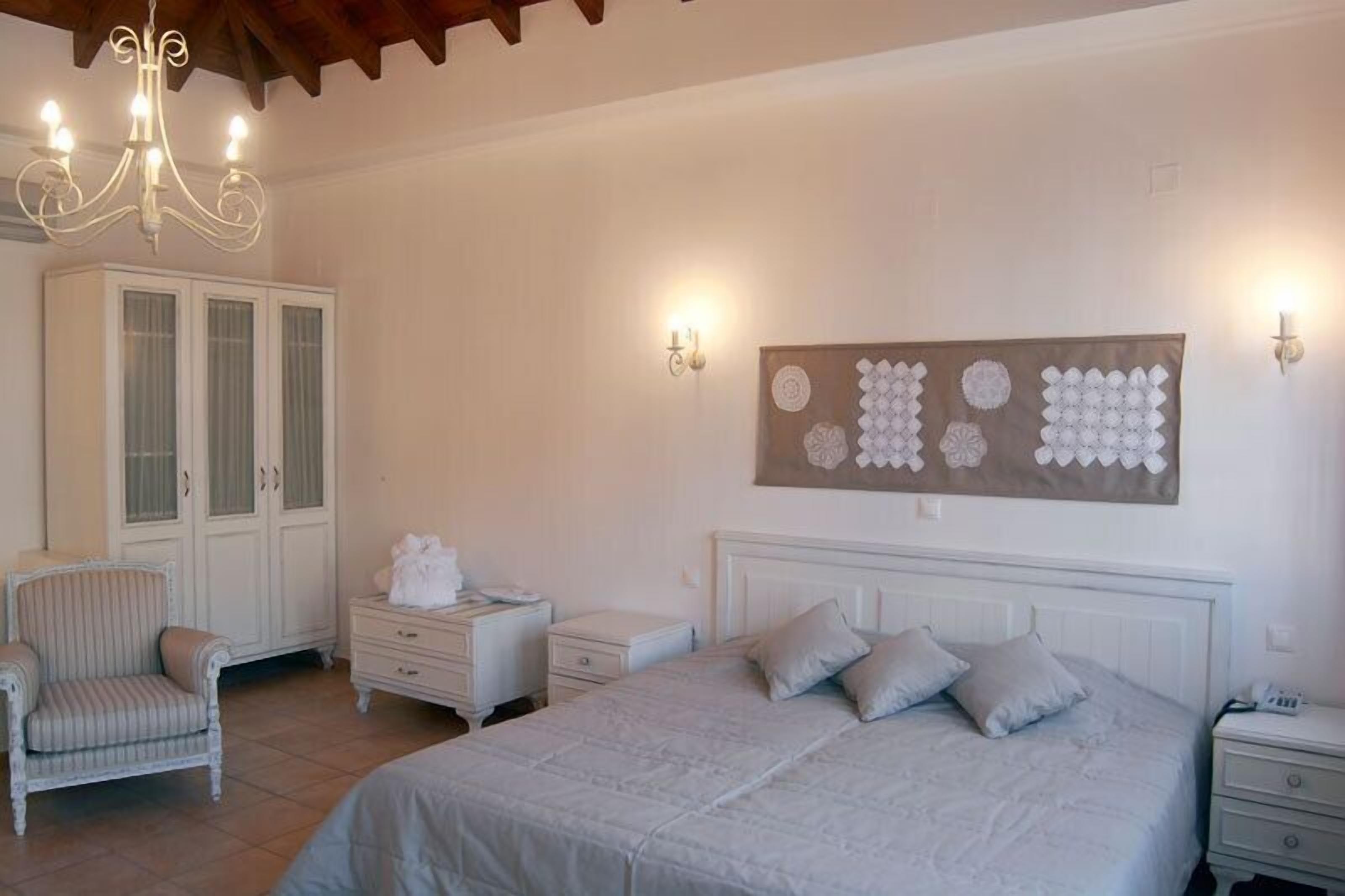 suite (master) | in-room safe, desk, soundproofing, iron/ironing board