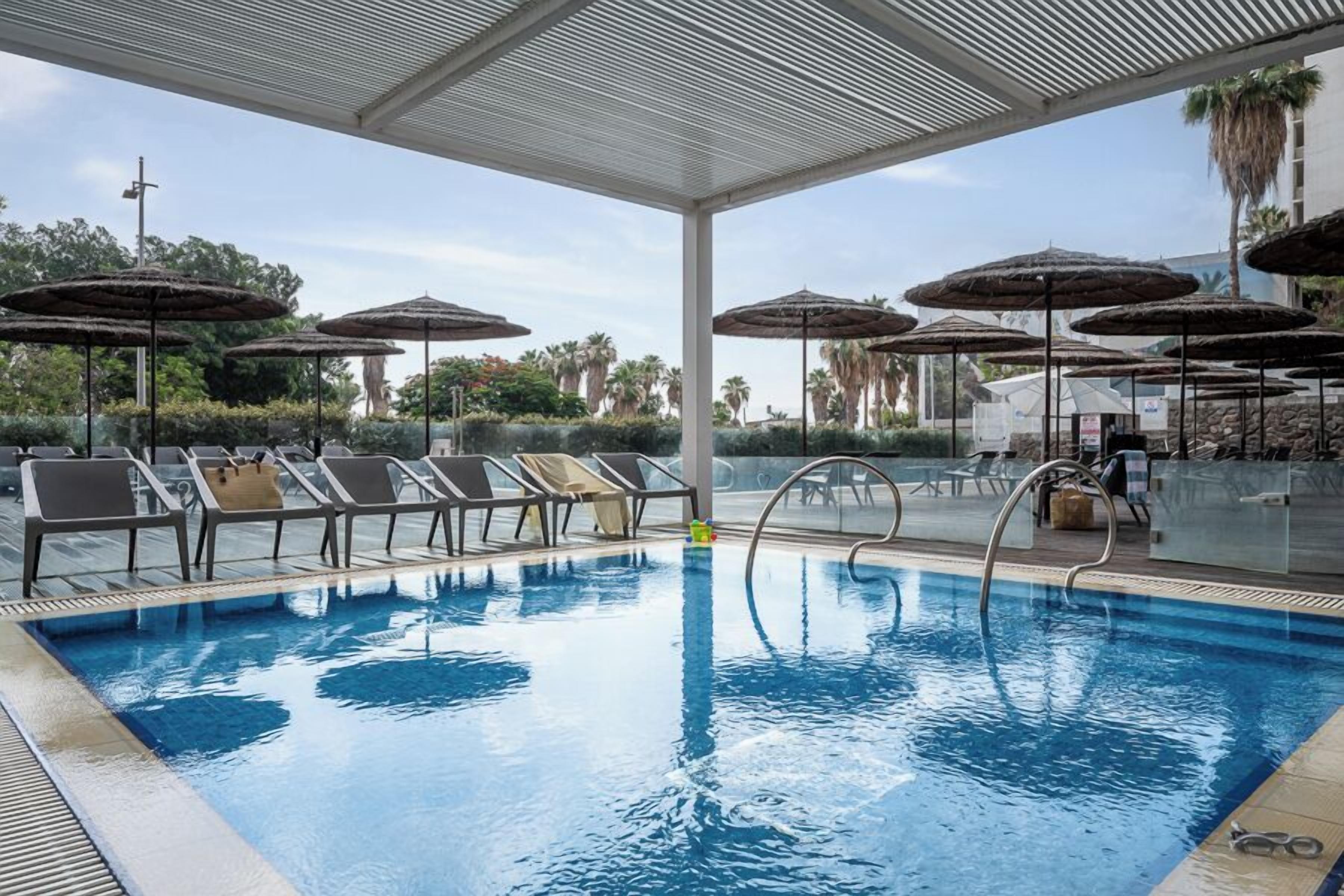 Outdoor pool, pool loungers