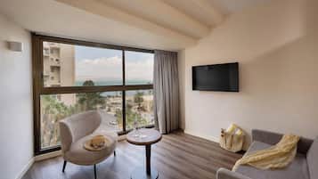 Junior Suite | Living area | TV