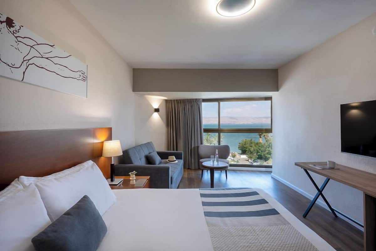 Panorama kamer, uitzicht op zee (Deluxe) | Een minibar, een kluis op de kamer, een bureau, verduisterende gordijnen