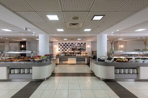 Der serveres morgenmad og aftensmad