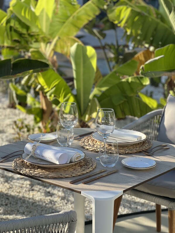 2 restaurants, breakfast, lunch, dinner served; international cuisine  - Cabogata Beach Hotel (Almeria)