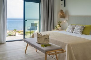 Minibar, in-room safe, desk, WiFi