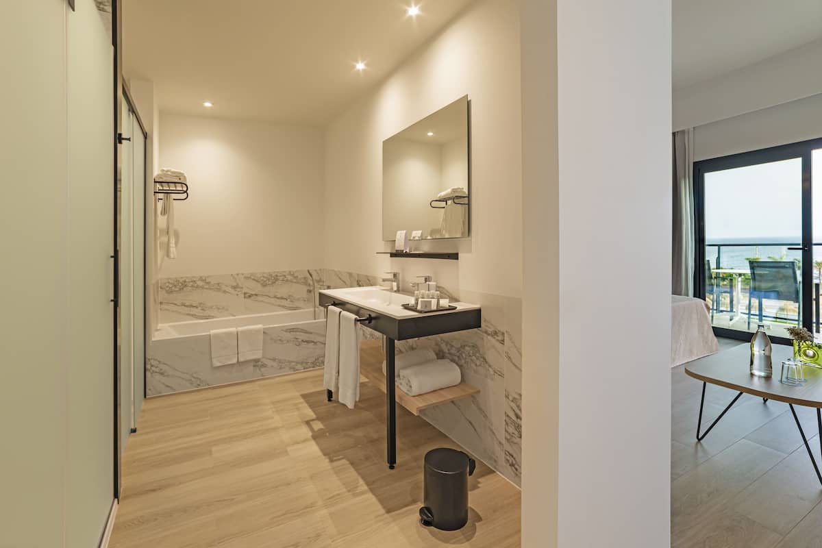 1 bedroom, minibar, in-room safe, desk