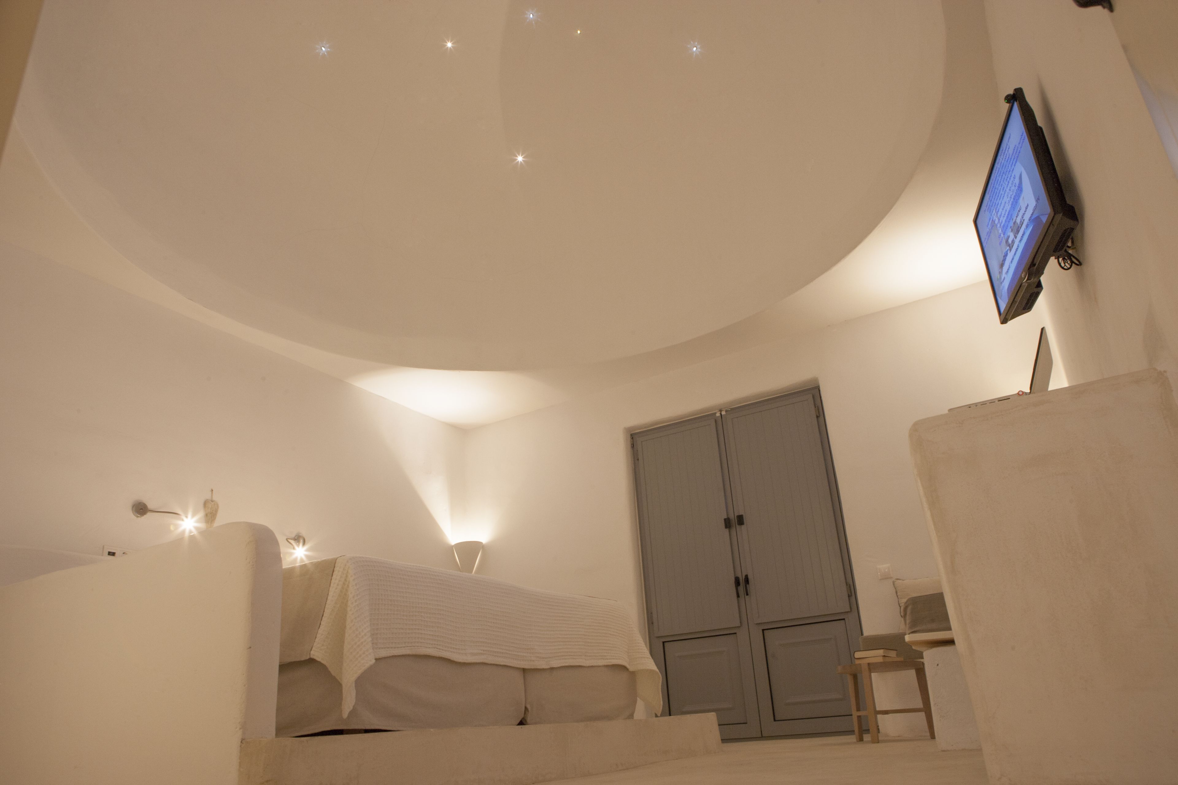 premium bedding, pillow-top beds, minibar, in-room safe