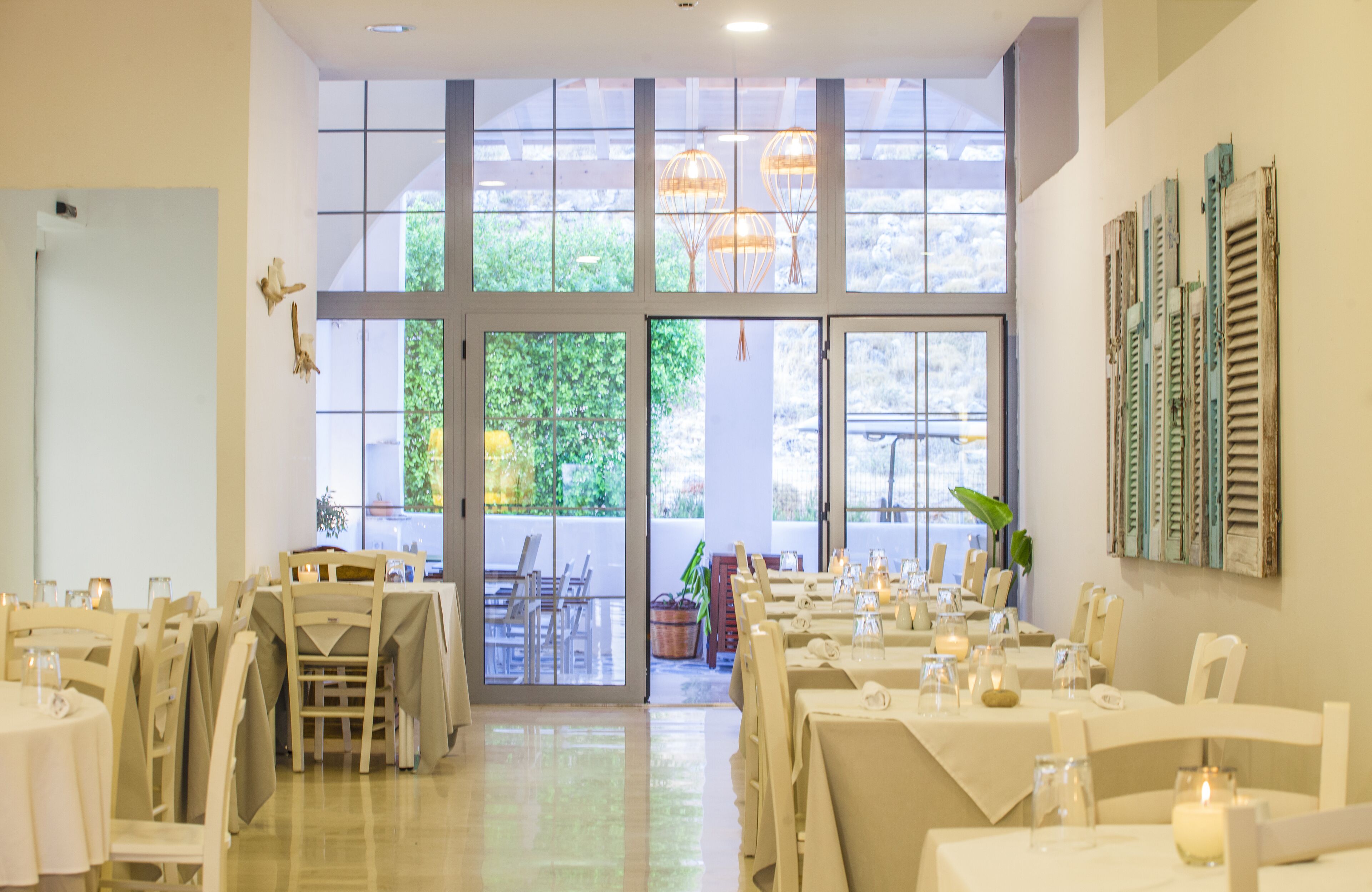 2 restaurants, breakfast served