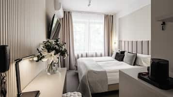 Superior Double Room | In-room safe, desk, laptop workspace, blackout drapes