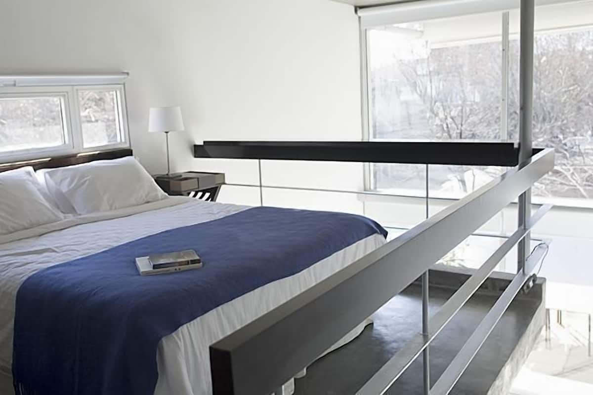 Loft | Hypo-allergenic bedding, minibar, in-room safe, blackout drapes