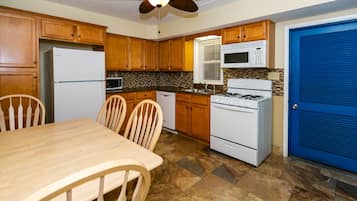 华丽客房, 无烟房, 城市景观 | 私人厨房 | 冰箱、微波炉