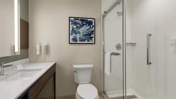 Ensemble douche/baignoire, articles de toilette gratuits, sèche-cheveux