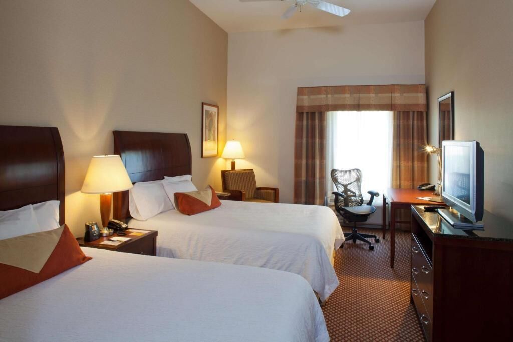 Premium bedding, in-room safe, iron/ironing board, free WiFi