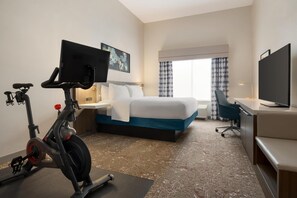 Premium bedding, in-room safe, iron/ironing board, free WiFi - Hilton Garden Inn Riverhead (Riverhead)