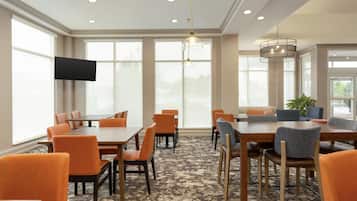 Daily cooked-to-order breakfast (USD 14.95 per person)