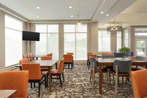 Daily cooked-to-order breakfast (USD 14.95 per person)