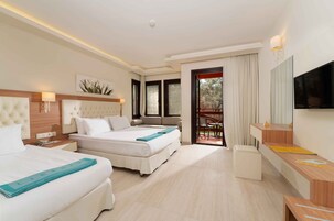 Large Triple Room | Free minibar, in-room safe, desk, soundproofing