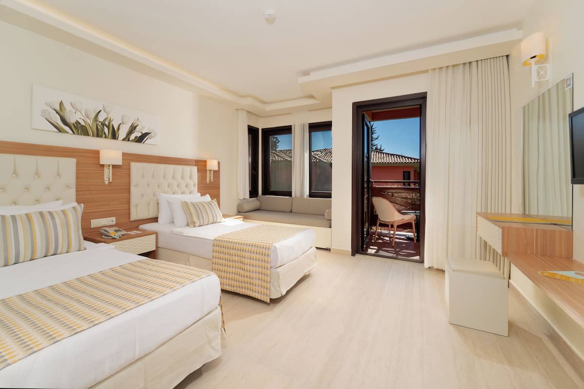 Standard Double Room | Free minibar, in-room safe, desk, soundproofing