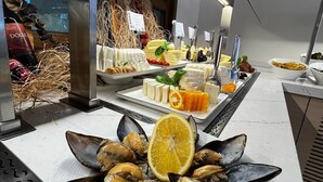 A seafood buffet with mussels, cheese, and other items. - Sundia By Liberty Suncity - All inclusive (Fethiye)