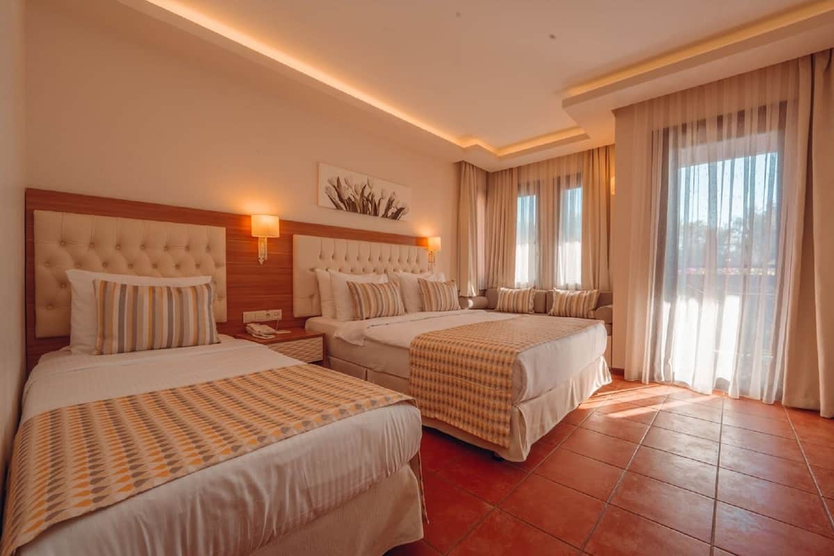 Free minibar, in-room safe, desk, soundproofing