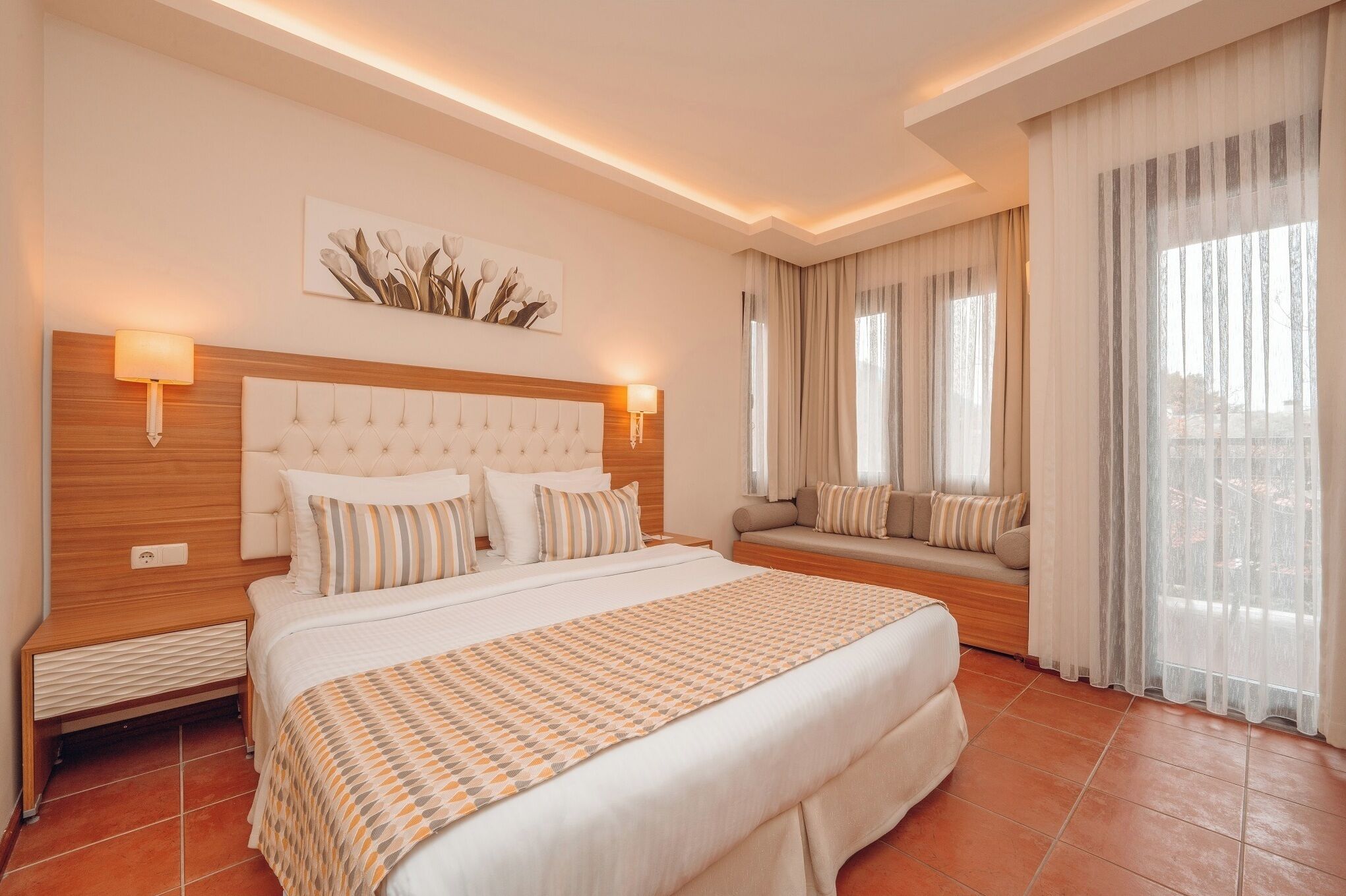 Free minibar, in-room safe, desk, soundproofing