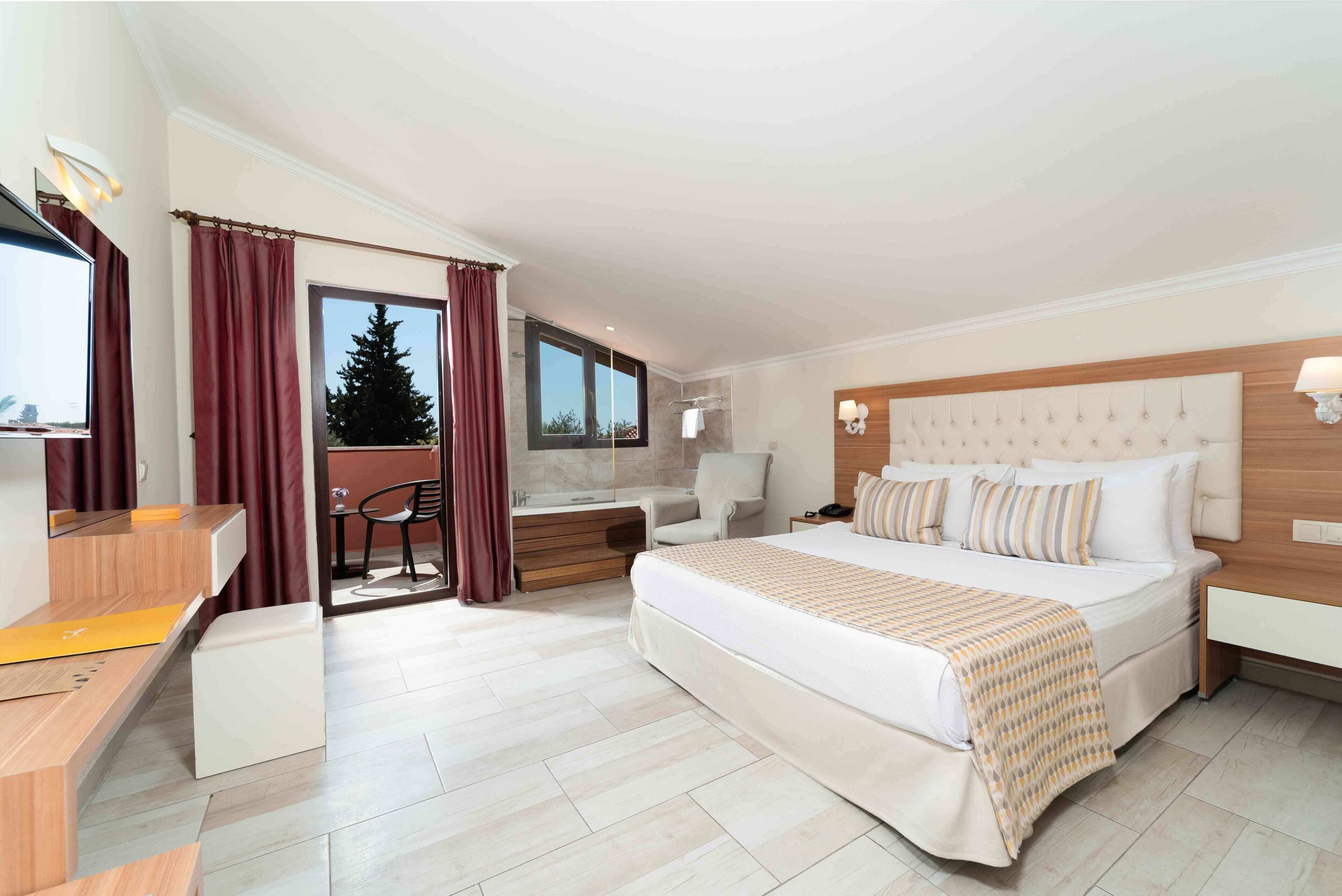 Standard Room With Jacuzzi | Free minibar, in-room safe, desk, soundproofing