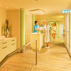 Sauna, steam room, body treatments, body wraps, body scrubs, facials