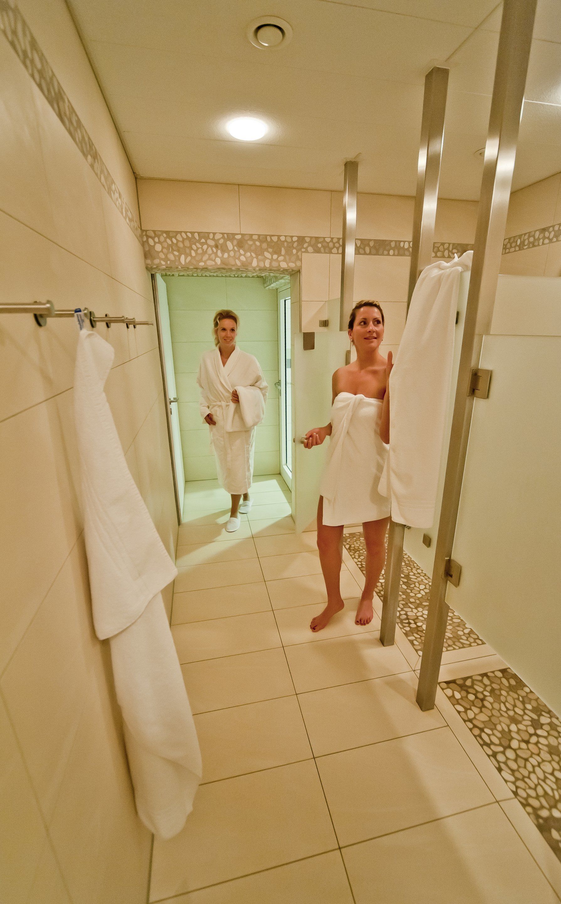 sauna, steam room, body treatments, body wraps, body scrubs, facials