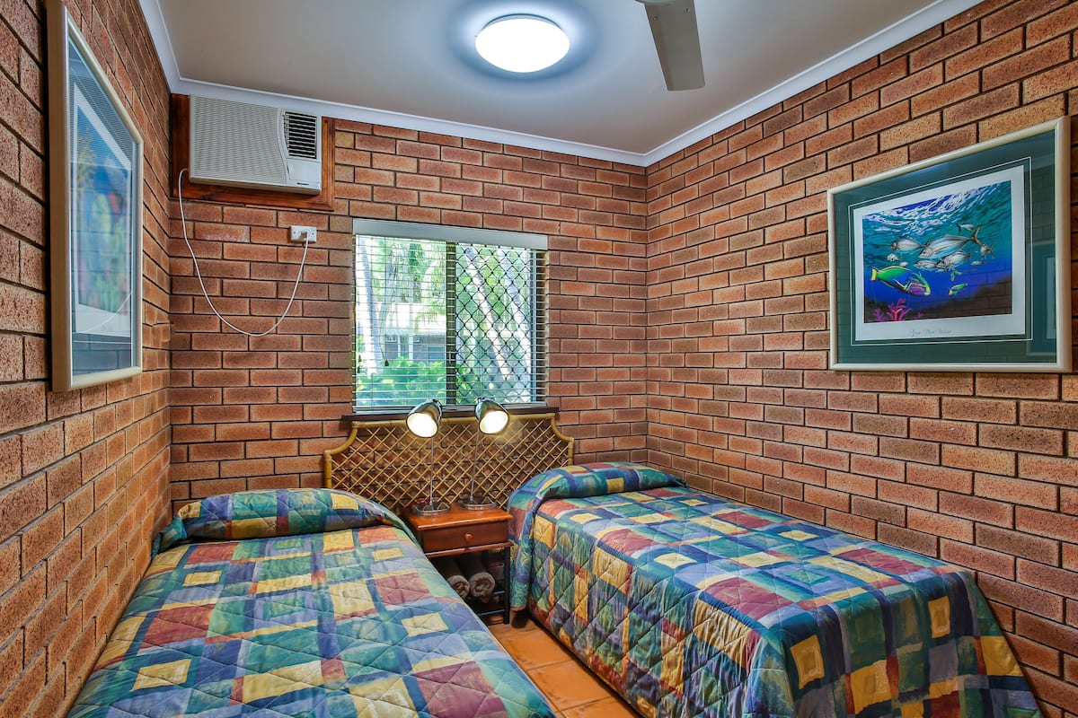 Apartment, 2 Bedrooms | 1 bedroom, individually furnished, iron/ironing board, cribs/infant beds