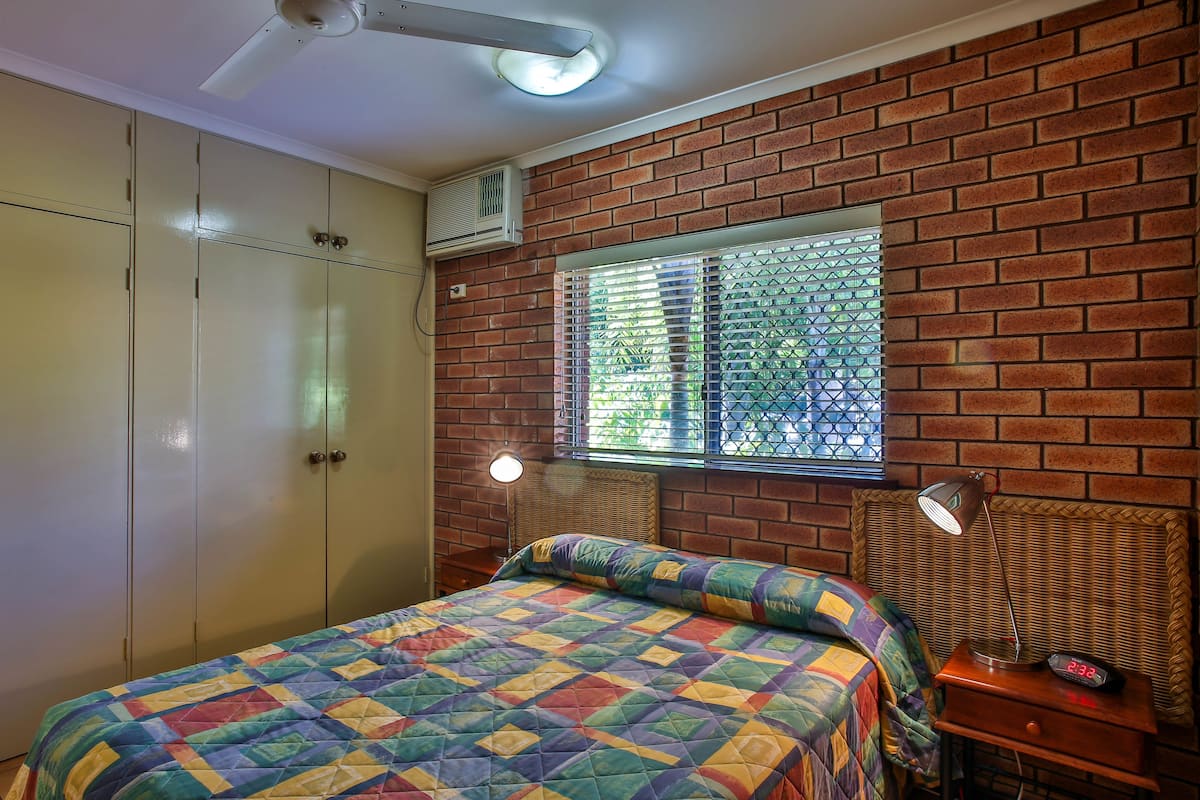 Apartment, 1 Bedroom | 1 bedroom, individually furnished, iron/ironing board, cribs/infant beds