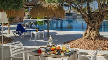 Daily buffet breakfast (EUR 12 per person)