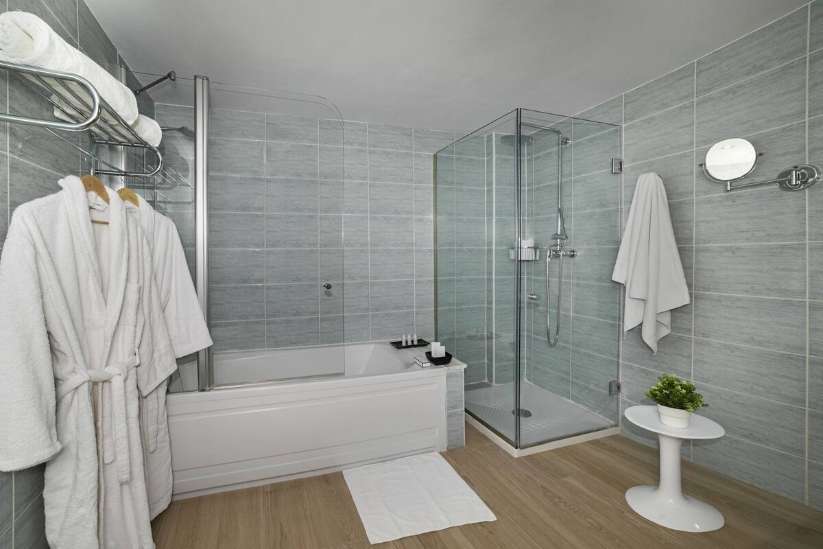 1 bedroom, minibar, in-room safe, desk