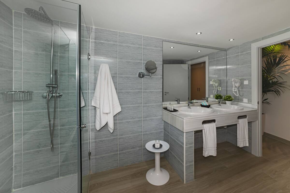 1 bedroom, minibar, in-room safe, desk