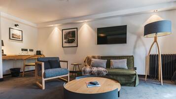 Suíte família | Roupas de cama premium, cofres nos quartos, escrivaninha