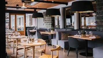 2 Restaurants, Frühstück, Mittagessen, Abendessen, französische Küche