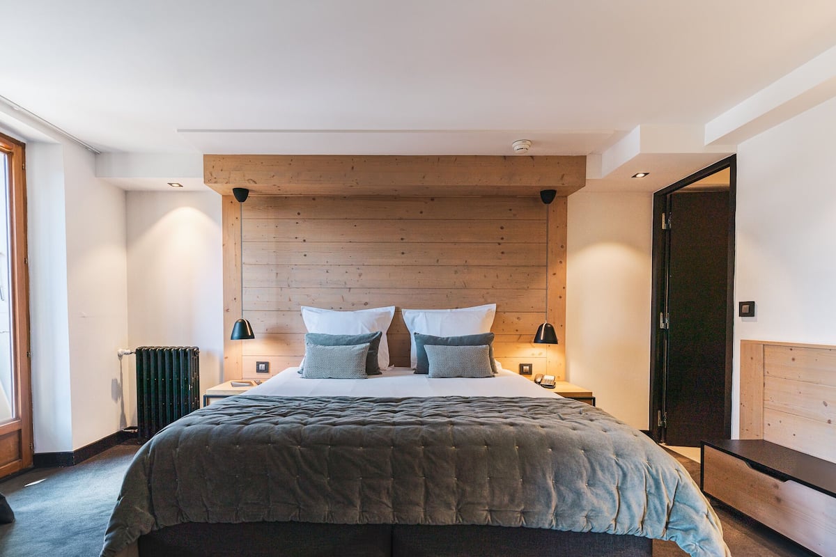 Phòng Suite dành cho gia đình | Bộ đồ giường cao cấp, két bảo mật tại phòng, bàn, phòng cách âm 