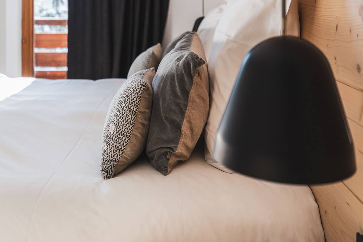 superior room | premium bedding, in-room safe, desk, soundproofing