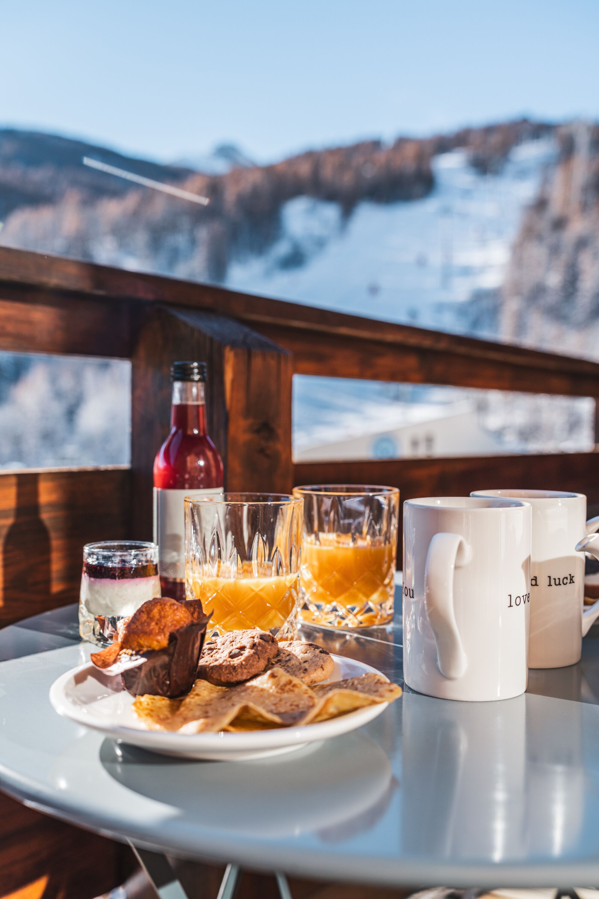 daily buffet breakfast (eur 20 per person)