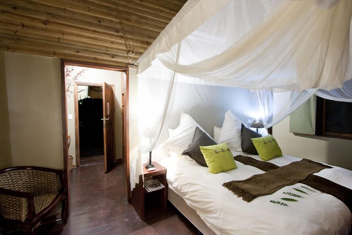 Standard Room | Frette Italian sheets, in-room safe, free cribs/infant beds