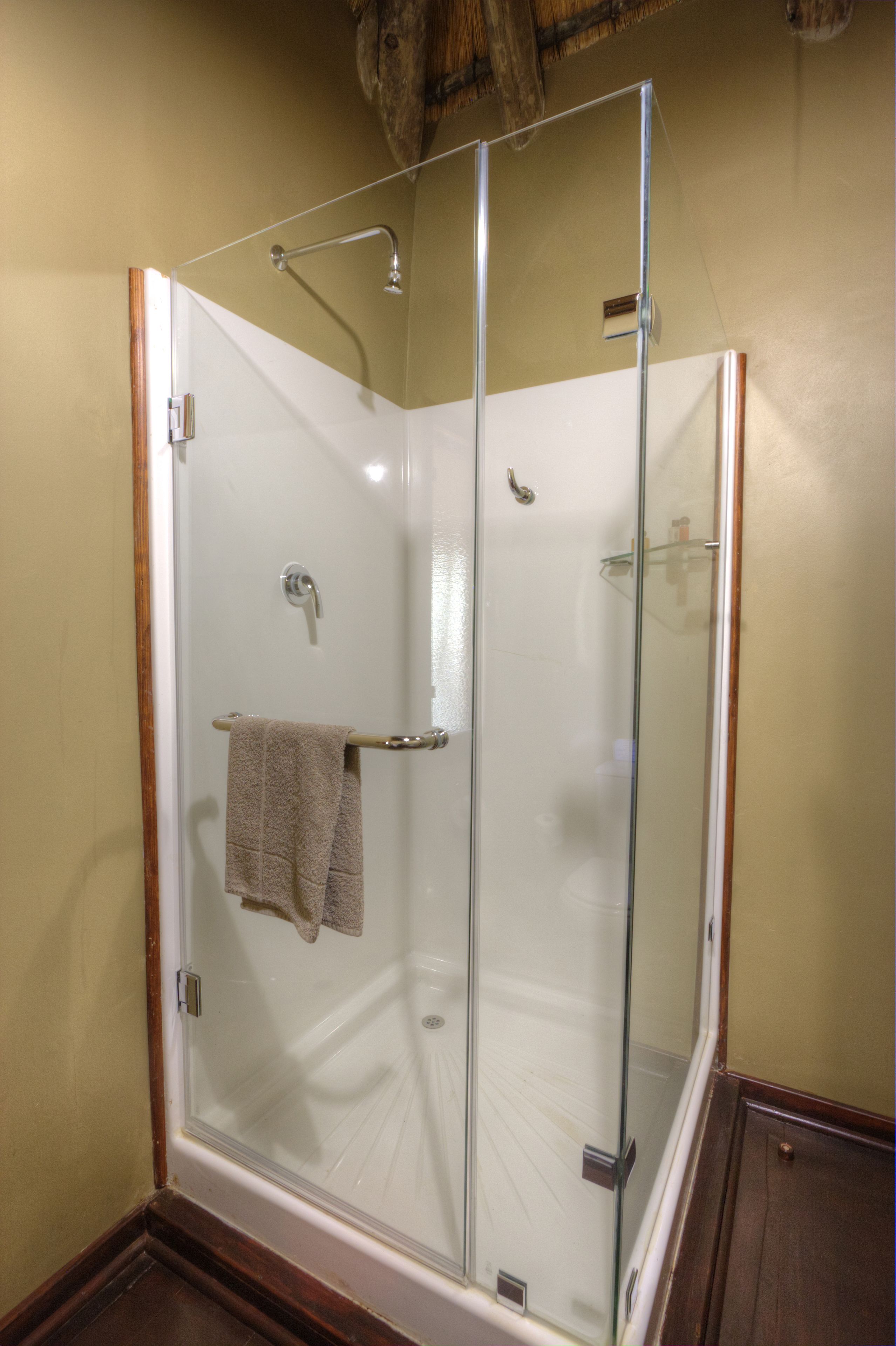 executive room | bathroom | shower, free toiletries, hair dryer, dressing gowns