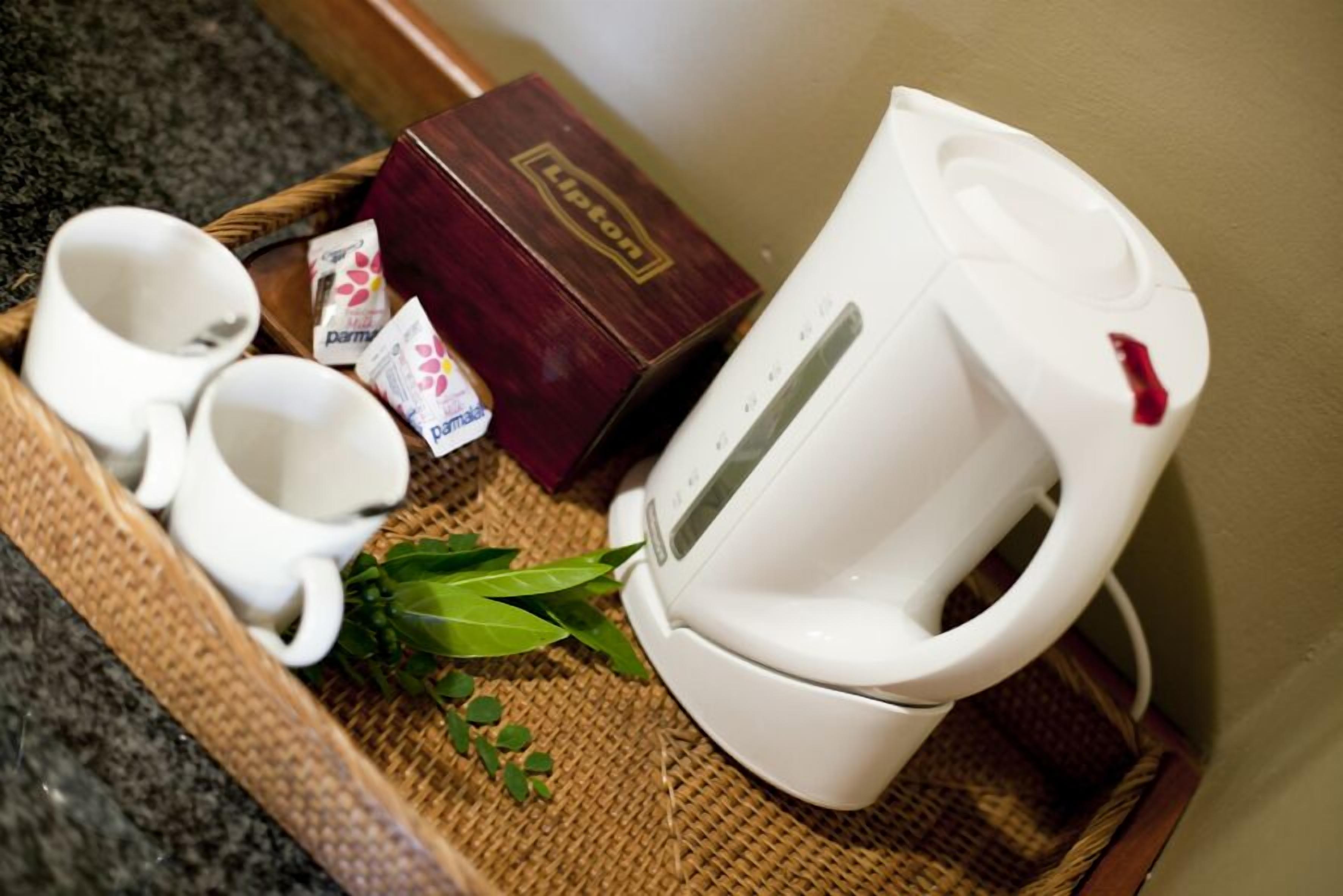 standard room | coffee and/or coffee maker